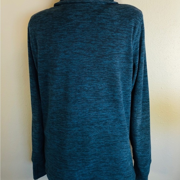 Tech gear women’s size large in beautiful preowned condition - Picture 3 of 5